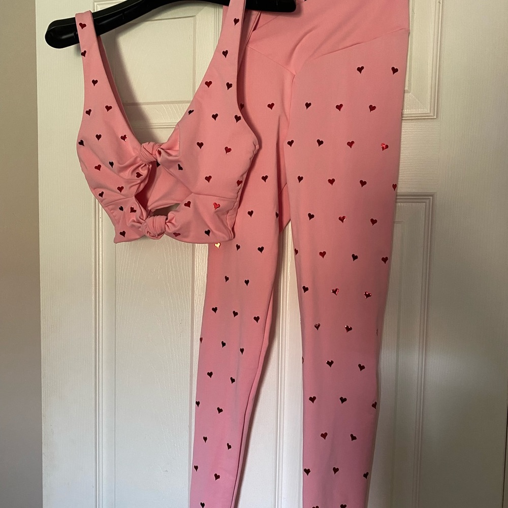 Beach riot pink red heart leggings sports bra small set